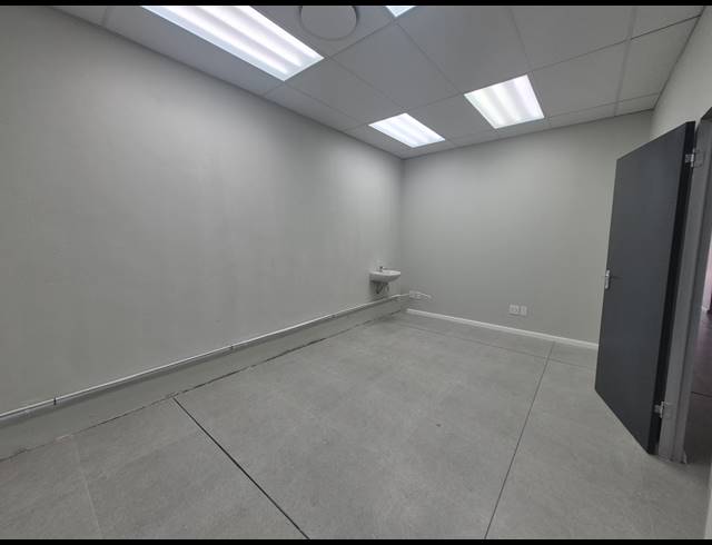 26M² OFFICE TO LET IN WYNBERG